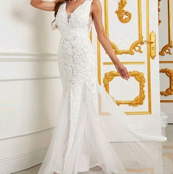 White Floral Applique Mesh Mermaid Maxi Formal Gown - Picture 6 of 8